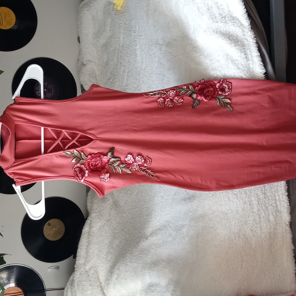 Red BodyCon Dress with Floral Size S